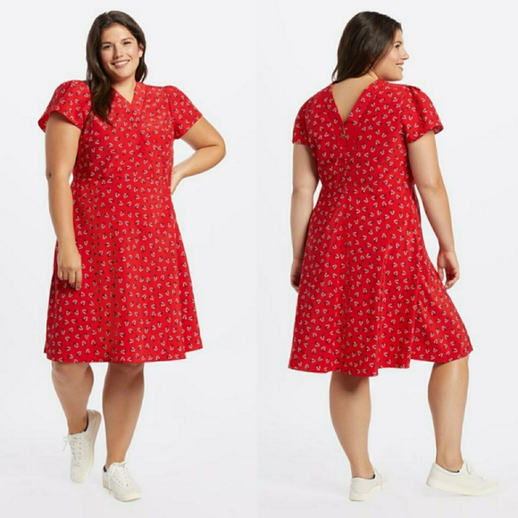 Draper James Dresses & Skirts - Draper James Floral V-Neck Dress